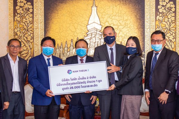 Energy and mines minister H.E Mr. Khammany Inthilath, Mr. Olivier Didry, Ms. Siree Sittiratanarangsee and LHSE General Manager Mr. Manasinh Vongxay handing over the donation to the Minister of health, H.E Dr. Bounkong Syhavong