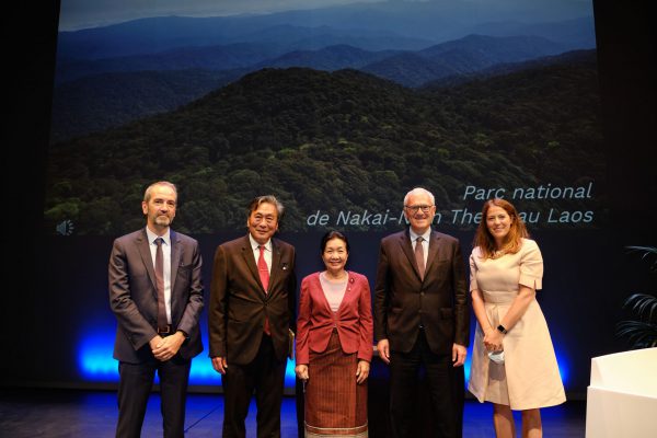 Left to right: Mr. Olivier Didry, CEO of Nam Theun 2, H.E Mr. Yong Chanthalangsy and spouse, Ambassador of the Lao PDR to France, Mr Jean-Bernard Lévy, EDF’s CEO, Mrs Carine de Boissezon, Head of EDF’s Sustainable Development © Teddy Seguin / Sipa / EDF