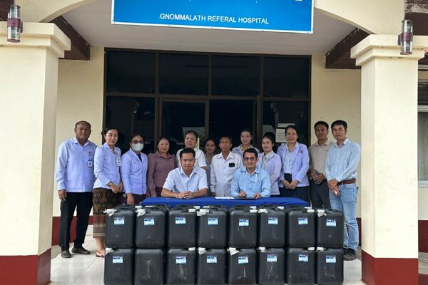 3. Donation 75% alcohol to hospital (Album)-04.jpg 3. Donation 75% alcohol to hospital (Album)-04.jpg